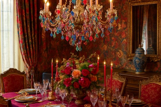 Choose a Statement Chandelier That Pops illustration